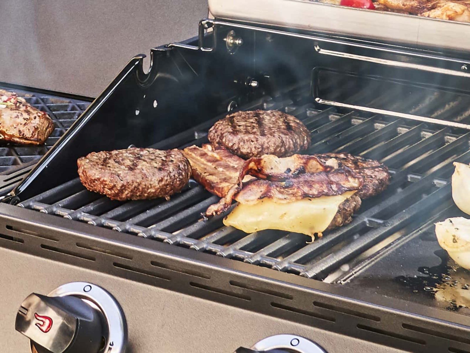 Coated cast iron grates for perfectly shaped barbecues