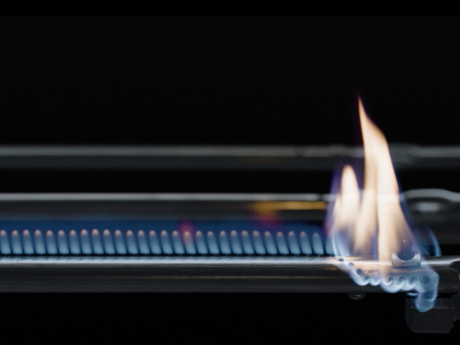 Efficient stainless steel burners for fiery barbecues