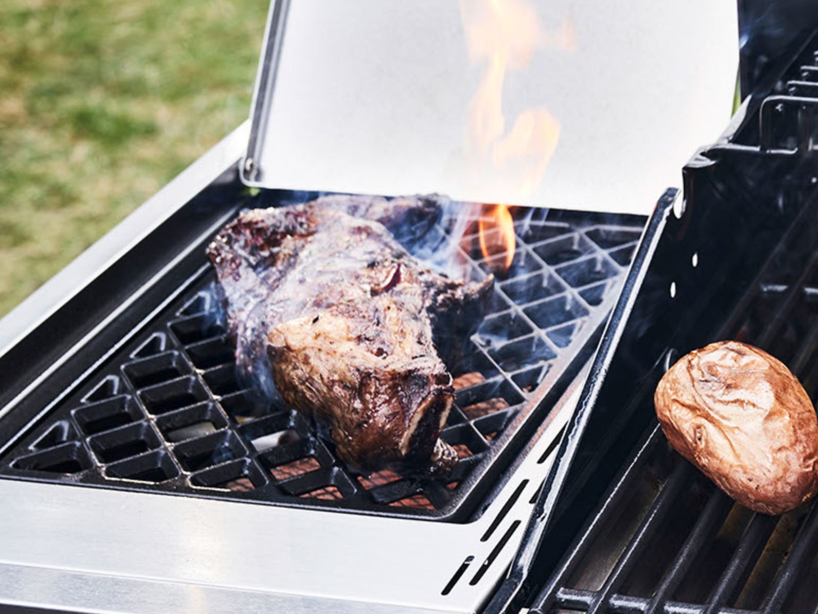 More effective barbecuing thanks to high-performance sear burner